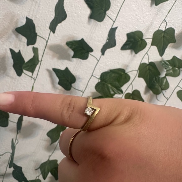 Elegant Gold Ring with Diamond Accent - Picture 1 of 2